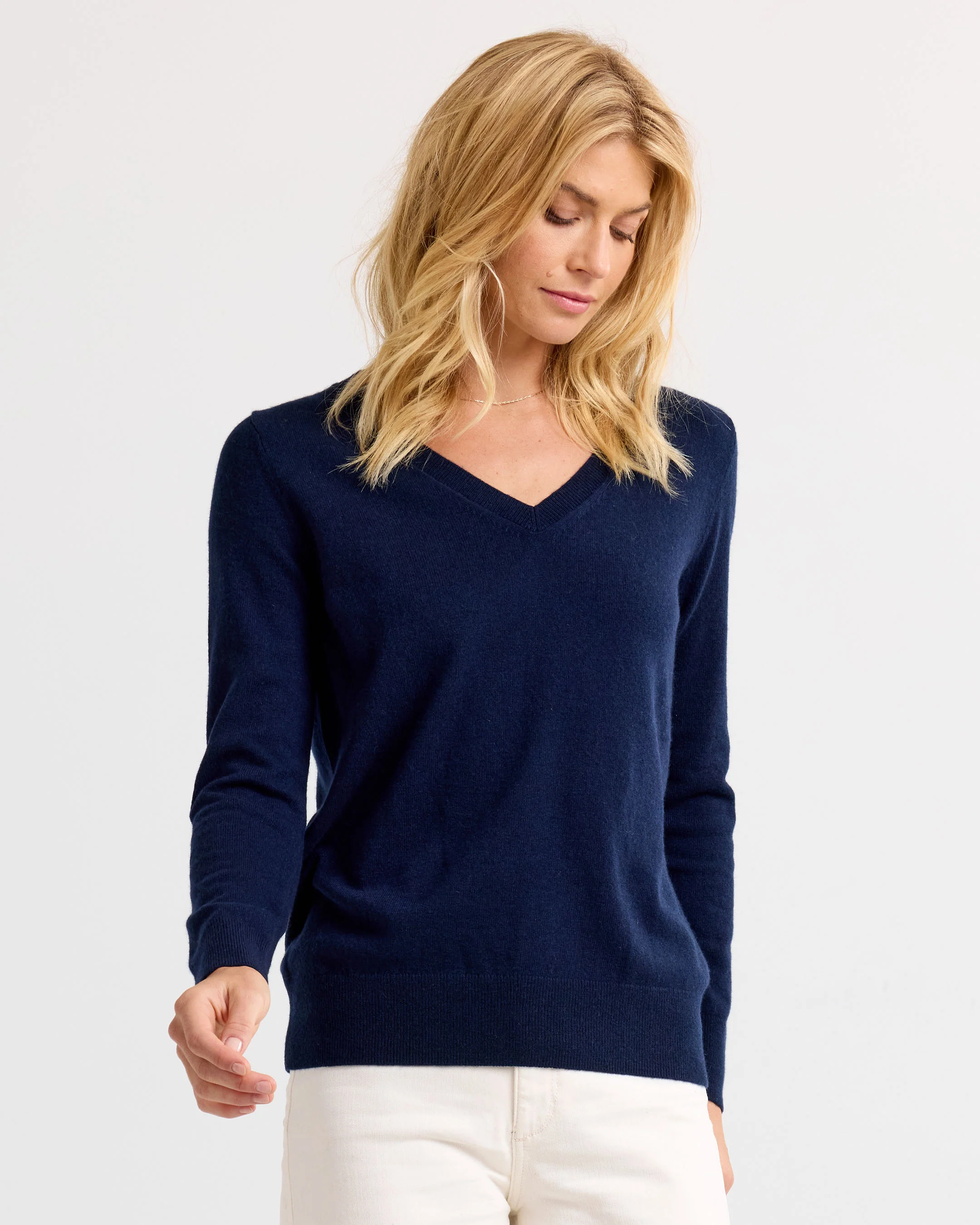 Essential Cashmere V-Neck - Image 7