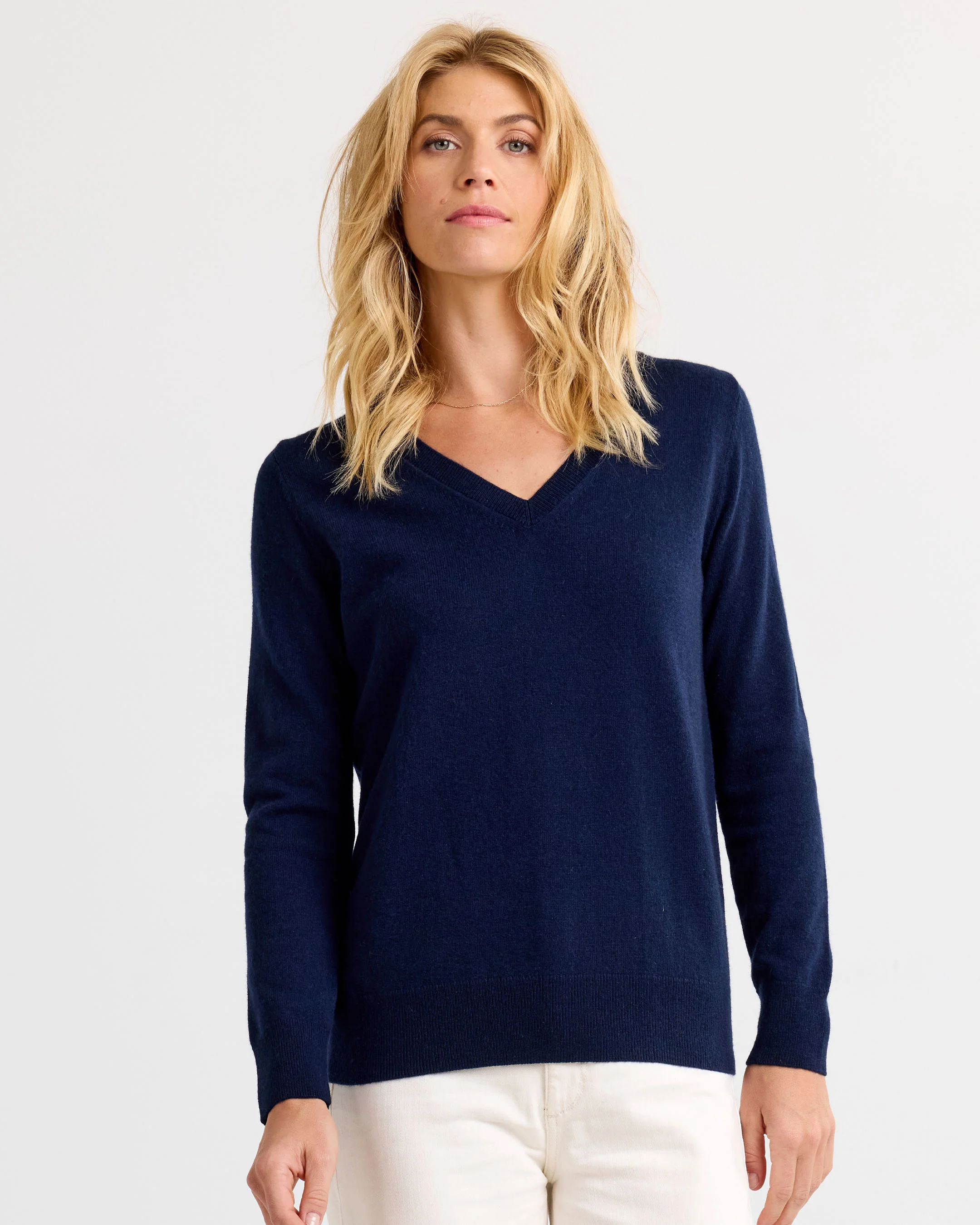 Essential Cashmere V-Neck - Image 9
